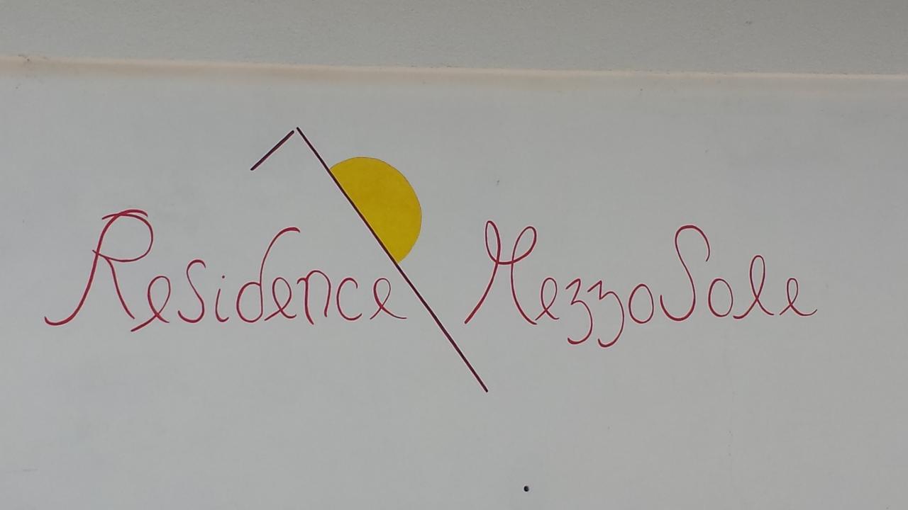 Residence Mezzosole Riva del Garda Eksteriør billede